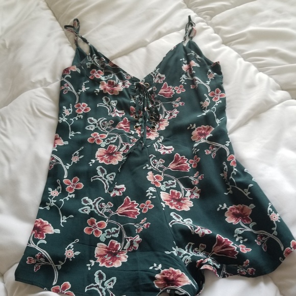 Green floral romper - Picture 1 of 5